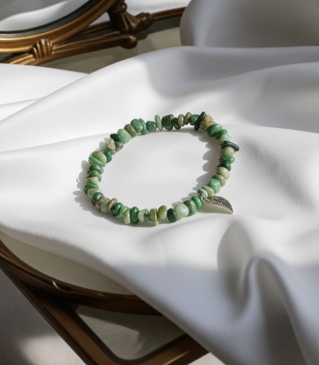 Bracciale con pietra naturale avventurina ottima per riequilibrare l’energia ottimo per il quarto chakra. Dona fortuna