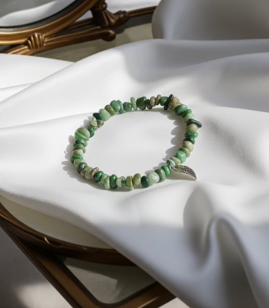 Bracciale con pietra naturale avventurina ottima per riequilibrare l’energia ottimo per il quarto chakra. Dona fortuna