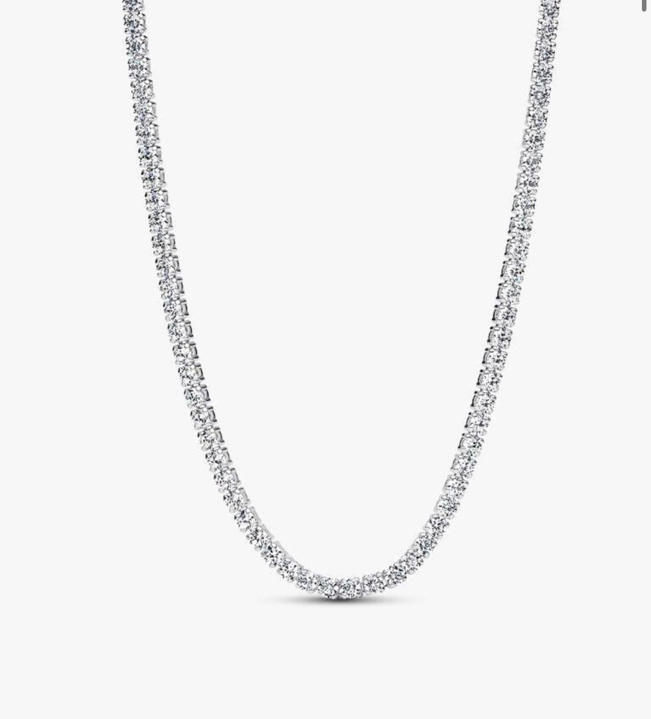 Collana in argento caricata sotto la luna piena per dare protezione alla persona. Elegante 